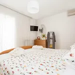 Spacious Apartment Near The Old Town