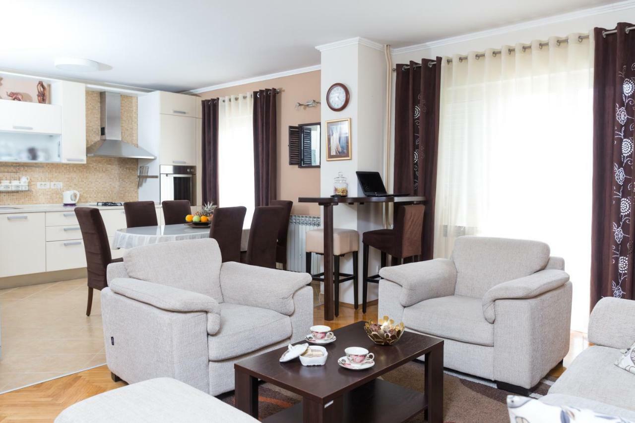 Spacious Near The Old Town Apartment