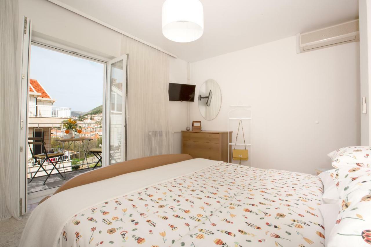 Spacious Near The Old Town Apartment