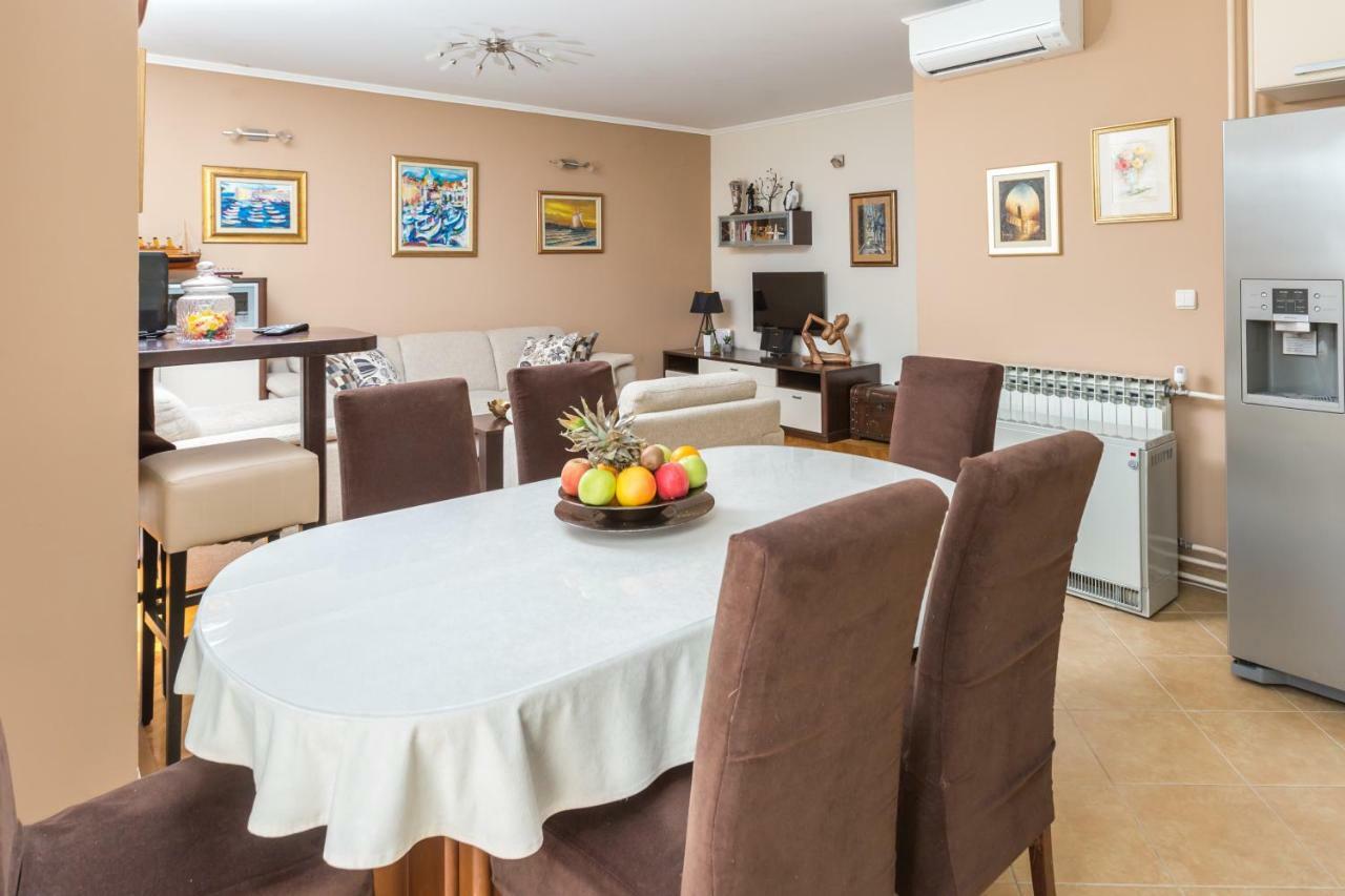 Spacious Near The Old Town Apartment *