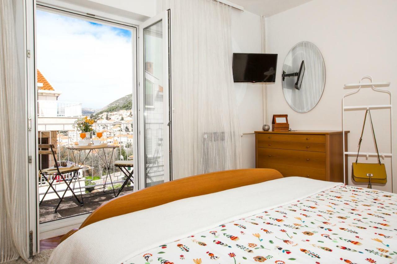 Spacious Near The Old Town Apartment