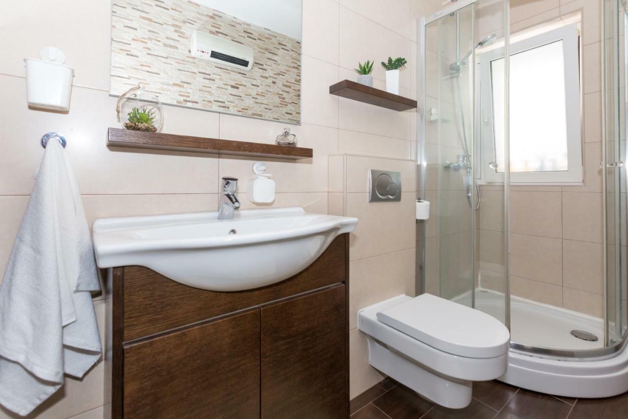 Spacious Near The Old Town Apartment *